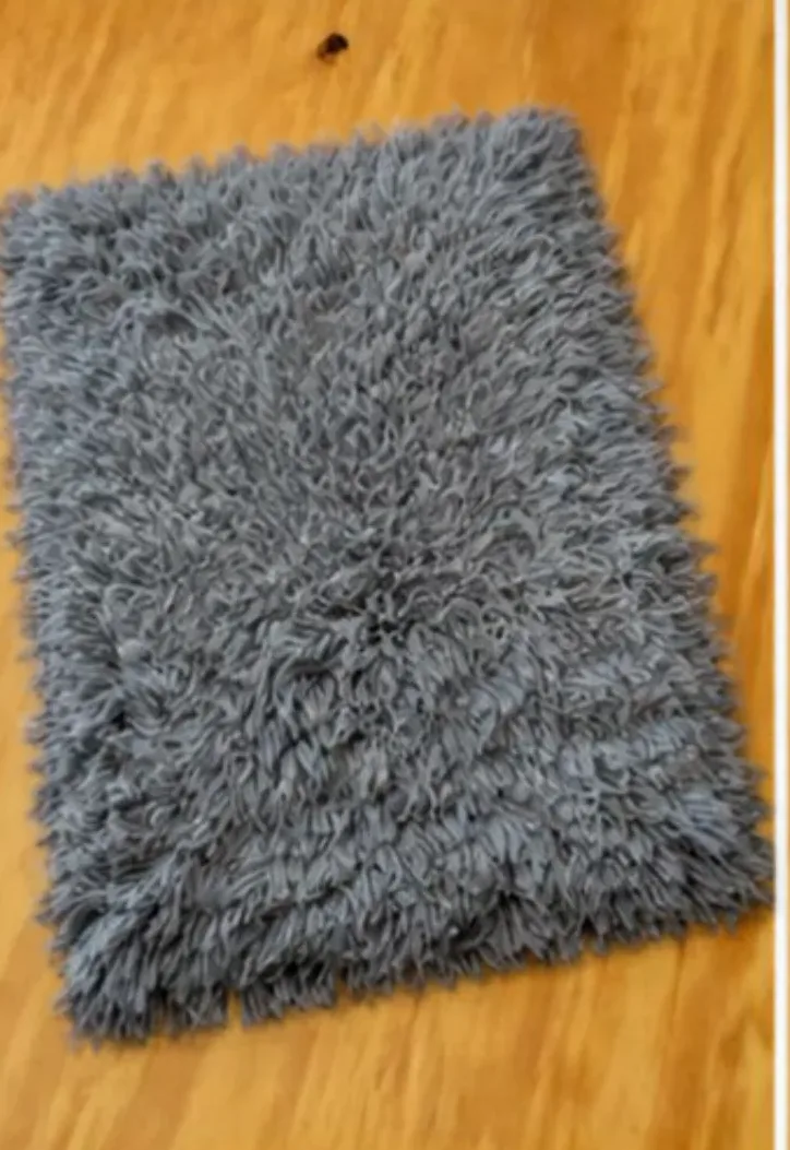 Alfombra mullida gris